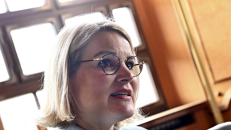 Eva Weber.jpeg       -  Eva Weber Oberbürgermeisterin Eva Weber kündigte an, erneut eine Israel-Flagge auf dem Rathausplatz zu hissen.                                    Foto: Silvio Wyszengrad