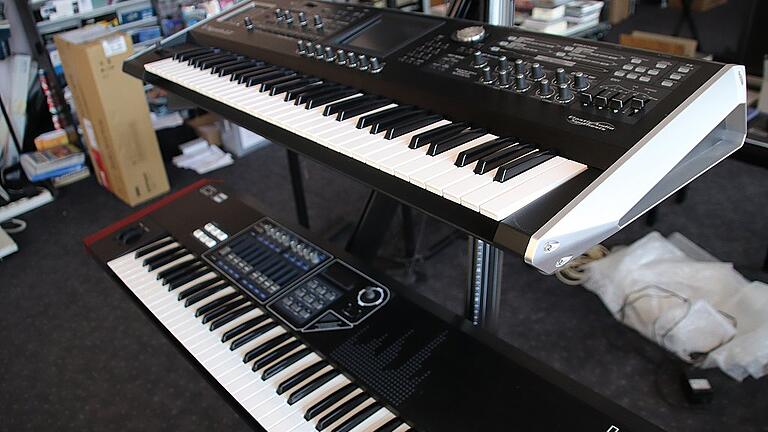 Synthesizer wie diese verkauft Christian Staab. Synthesizer wie diese verkauft Christian Staab.