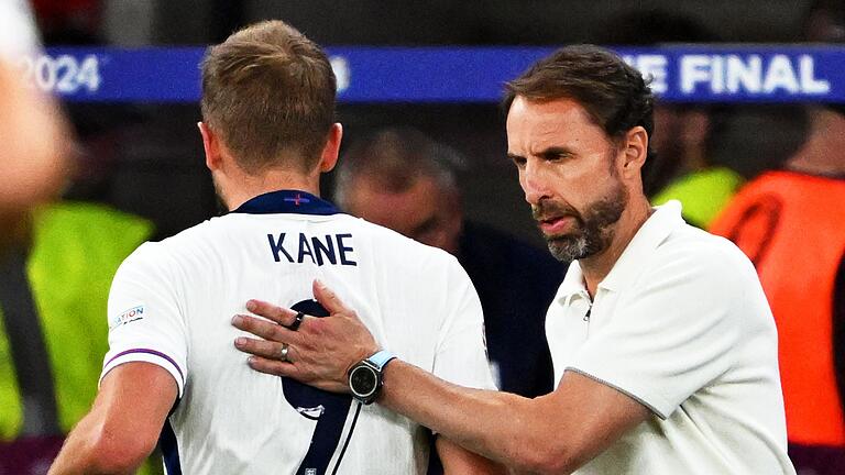 Euro 2024: Spanien - England - Der englische Trainer Gareth Southgate hat im EM-Finale gegen Spanien auf einen nicht komplett fitten Harry Kane gesetzt. Euro 2024: Spanien - England - Der englische Trainer Gareth Southgate hat im EM-Finale gegen Spanien auf einen nicht komplett fitten Harry Kane gesetzt.