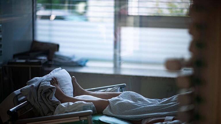 Bundesrat       -  Auch auf Intensivstationen sollte immer so mit den Patientinnen und Patienten umgegangen werden, als bekämen sie alles mit, fordern Fachleute.