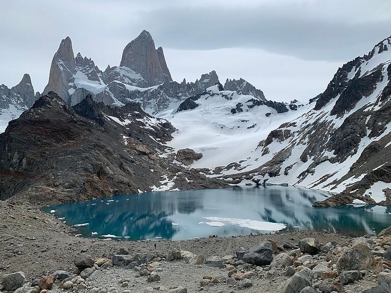 Eine ganztägige, schwierige Wanderung über 20 Kilometer führte zur 'Laguna De Los Tres' des Fitz Roy. Eine ganztägige, schwierige Wanderung über 20 Kilometer führte zur 'Laguna De Los Tres' des Fitz Roy.