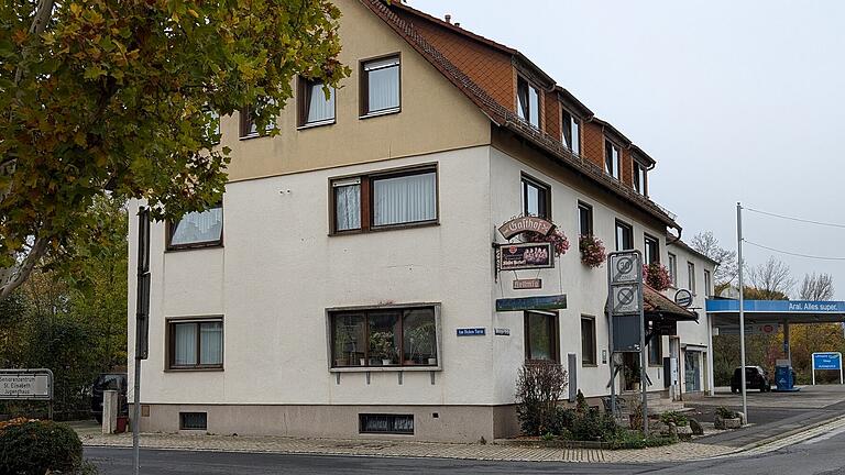 Gasthof Hellmig in Münnerstadt schließt       -  Gasthof Hellmig in Münnerstadt schließt im Jahr 2025. Betreiberin Gertrud Hellwig will nach dem Tod ihres Mannes Günter 2023 nicht mehr weitermachen.