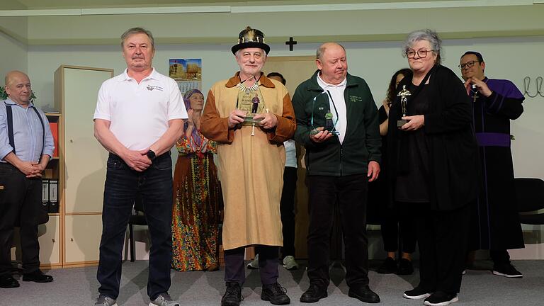 Unser Bild zeigt (von links) Peter Göbel (Cheforganisator), Alfons Braun (40 Jahre), Hilmar Kehl (43 Jahre) und Edith Müller (25 Jahre).       -  Unser Bild zeigt (von links) Peter Göbel (Cheforganisator), Alfons Braun (40 Jahre), Hilmar Kehl (43 Jahre) und Edith Müller (25 Jahre).