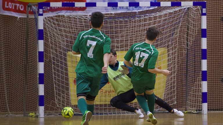 Bei den Hallenturnieren des Bayerischen Fußball-Verbands wird bei den U13-Junioren in dieser Saison nicht auf Handballtore (Symbolbild), sondern auf Kleinfeldtore gespielt.