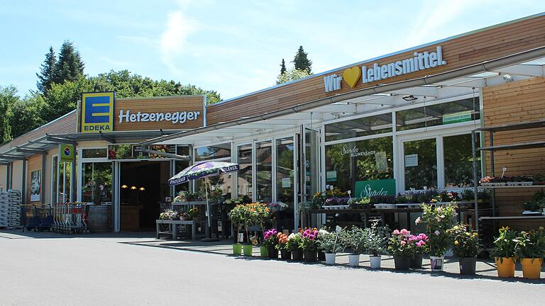 Der Edeka-Markt von Markus Hetzenegger in Bergisch Gladbach hat die 'Stille Stunde' in Eigenverantwortung eingeführt. Der Edeka-Markt von Markus Hetzenegger in Bergisch Gladbach hat die 'Stille Stunde' in Eigenverantwortung eingeführt.