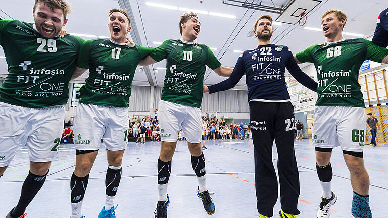 DHB Pokal - 18/19 - TSB Horkheim vs. DjK Rimpar       -  Hatten allen Grund zur Freude: (von links) Max Bauer, Patrick Schmidt, Lukas Boehm, Torhueter Max Brustmann und Julian Sauer.