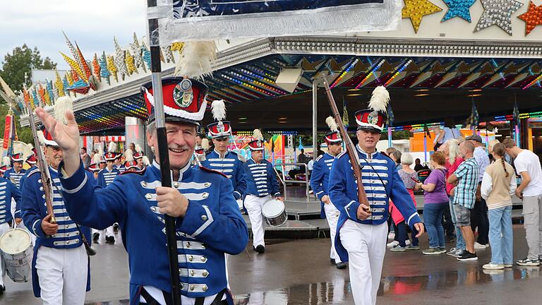 Der Esselbacher Spielmannszug führte den Festzug wie gewohnt an.