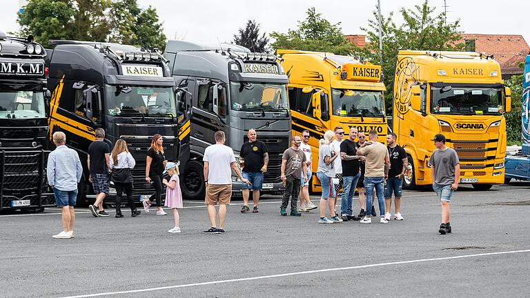 Viele Menschen besuchten nach langer Corona-Pause am Wochenende das Trucker &amp; Country Festival 2022 in Geiselwind.