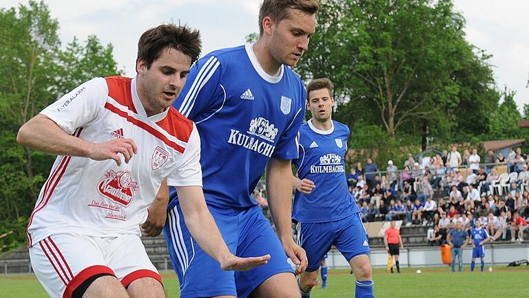 SSP_7186_aktuell       -  Rettete Münnerstadt das Unentschieden gegen Gerolzhofen: TSV-Keeper Patrick Balling (liegend).