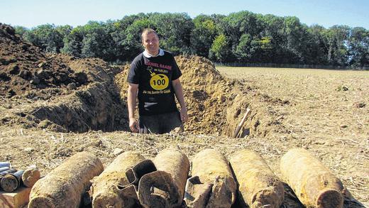 Beachtliche Bilanz: Fast 150 Bomben, dazu gehören auch die jüngst gefundenen sechs amerikanischen Splitterbomben, hat Daniel Raabe mittlerweile auf dem Flugplatzgelände und im Umfeld aufgestöbert und entschärft.