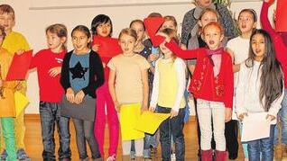 Die Schüler der Grundschule Haßfurt präsentierten vor kurzem singender Weise ihr Können in der französischen Sprache. Die Schüler der Grundschule Haßfurt präsentierten vor kurzem singender Weise ihr Können in der französischen Sprache.