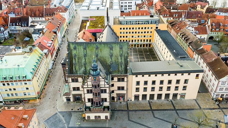 Seit dem 15. November laufen im großen Sitzungssaal im Schweinfurter Rathaus die Haushaltsberatungen für 2022.