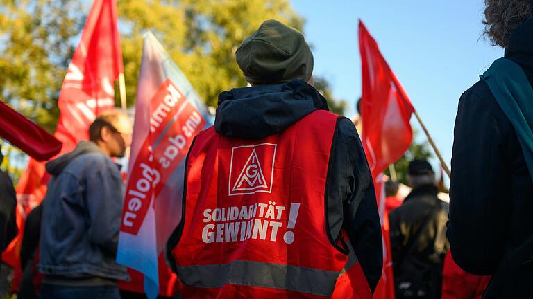 Bei Bosch Rexroth in Lohr beteiligten sich nach Gewerkschaftsangaben 85 Beschäftigte am Warnstreik. (Symbolbild)