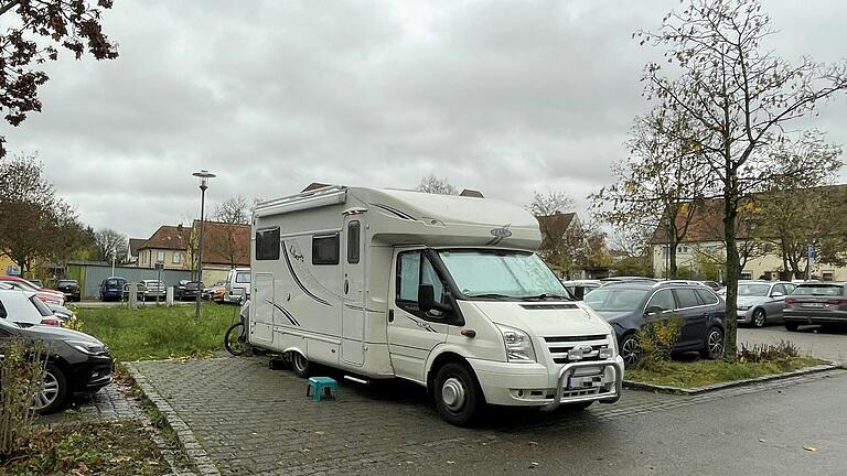 Bislang gibt es nur auf dem Parkplatz an der Grund- und Mittelschule in Gerolzhofen Stellflächen mit einer Ver- und Entsorgungsstation für Wohnmobile. Demnächst wird der Parkplatz an der Berliner Straße entsprechend dafür ausgebaut. Bislang gibt es nur auf dem Parkplatz an der Grund- und Mittelschule in Gerolzhofen Stellflächen mit einer Ver- und Entsorgungsstation für Wohnmobile. Demnächst wird der Parkplatz an der Berliner Straße entsprechend dafür ausgebaut.