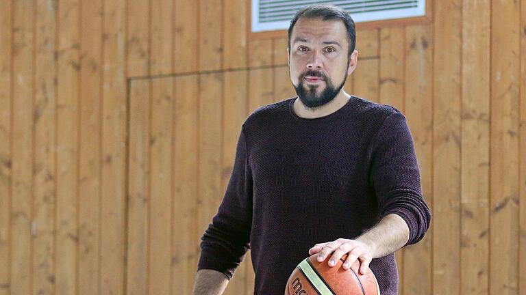 Peter Metzger, Basketball-Abteilungsleiter beim SV Oberdürrbach,&nbsp;ist frustriert, dass unter dem Korb derzeit nichts los ist. Die erste Mannschaft spielt in der Bayernliga.