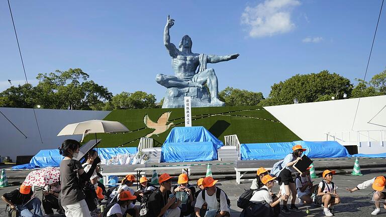 Erdbeben in Japan       -  In Folge des Bebens trafen nach entsprechender Warnung Flutwellen bis zu einem Meter Höhe auf die Küste.