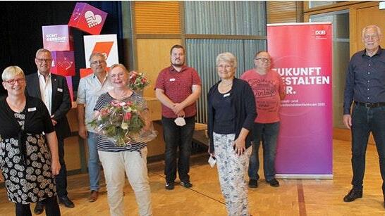 Der DGB-Kreisverband Main-Tauber hat mit Martina Vollrath eine neue Kreisvorsitzende. Im Bild vorne Silke Ortwein (DGB), Martina Vollrath (DGB-Kreisvorsitzende), Petra Mann (ver.di); hinten: Andreas Klose (IG BCE ) , Harald Gans (IG Metall TBB), Julian Geiger (ver.di), Peter Baumann (IG BAU), Martin Kunzmann (DGB-Landesvorsitzender). Der DGB-Kreisverband Main-Tauber hat mit Martina Vollrath eine neue Kreisvorsitzende. Im Bild vorne Silke Ortwein (DGB), Martina Vollrath (DGB-Kreisvorsitzende), Petra Mann (ver.di); hinten: Andreas Klose (IG BCE ) , Harald Gans (IG Metall TBB), Julian Geiger (ver.di), Peter Baumann (IG BAU), Martin Kunzmann (DGB-Landesvorsitzender).