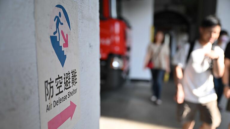 Luftschutzraum       -  Peking drohte schon mehrfach, Taiwan auch durch das Militär mit dem Festland &bdquo;wieder zu vereinen&rdquo;.