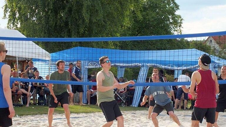 Voller Einsatz, gute Laune: Gutes Wetter machte die Party perfekt.