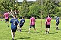 Auch Männer spielten bei dem Turnier mit und stellten sich dabei in dieser von Frauen dominierten Sportart gar nicht so unfähig an wie hier Alexander Sinner (Nummer 5) von den &bdquo;Unbeatable&ldquo; im Spiel gegen den &bdquo;FC Dicketittenkartoffelsalat&ldquo;.