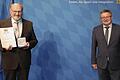 Otto Dümig, ehemaliger Bürgermeister der Gemeinde Roden und ehemaliges Mitglied des Kreistags Main-Spessart wurde von Staatssekretär Gerhard Eck mit der Kommunalen Verdienstmedaille in Silber ausgezeichnet.