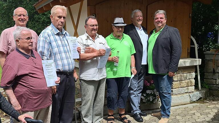 Auf dem Bild von links&nbsp;Schöns Herrmann, Bürgermeister Stefan Paulus, Jilke Manfred, Zeiß Alfred, Rudolf Hannel, Bezirksvorsitzender und Vorstand Gerhard Stern.