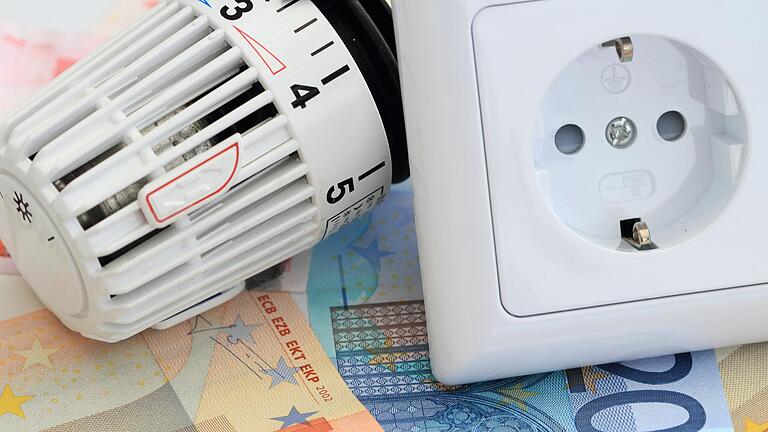 Stromkunden, die von ihrem Anbieter aus dem Vertrag geworfen wurden, werden von ihrem Grundversorger erst einmal aufgefangen. Allerdings müssen sie meist mehr bezahlen. Stromkunden, die von ihrem Anbieter aus dem Vertrag geworfen wurden, werden von ihrem Grundversorger erst einmal aufgefangen. Allerdings müssen sie meist mehr bezahlen.