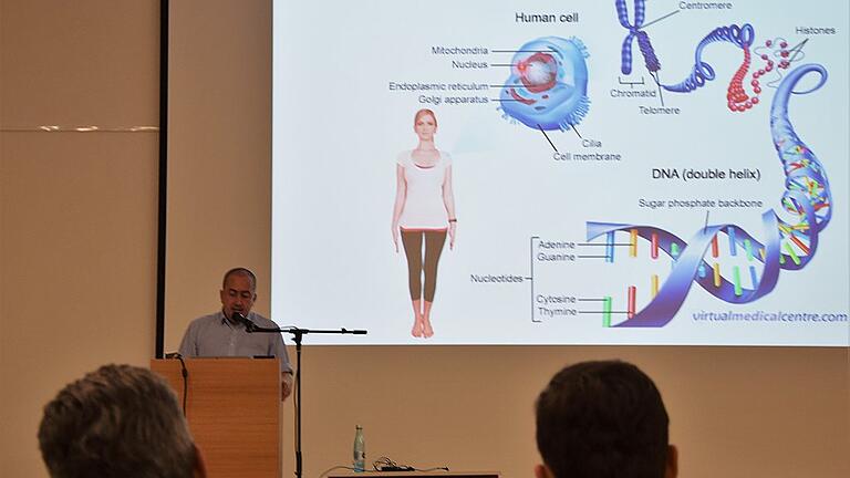 Kommt es durch Mobilfunk oder Ganzkörperscanner zu einer Schädigung des menschlichen Erbguts? Diese Frage beantwortete Henning Hintzsche am Mittwochabend in der Alten Turnhalle mit &bdquo;nein&rdquo;.