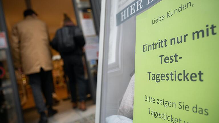 Tübingen kann Pate stehen für die Modellstädte in Bayern. Ein negativer Schnelltest führt zum Tagesticket, das viele Möglichkeiten eröffnet. Eine Spur Normalität.