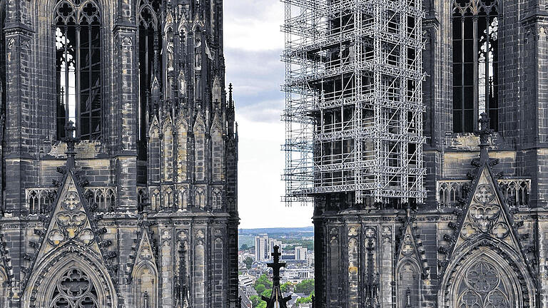 Imposant: Ein Blick durch die beiden Türme von Deutschlands meistbesuchter Sehenswürdigkeit mit jährlich rund sechs Millionen Besuchern. Imposant: Ein Blick durch die beiden Türme von Deutschlands meistbesuchter Sehenswürdigkeit mit jährlich rund sechs Millionen Besuchern.