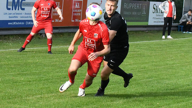FC Fuchsstadt - Yanik Pragmann vom FC Fuchsstadt agierte beim Derby gegen die DJK Schwebenried alles andere als kopflos. FC Fuchsstadt - Yanik Pragmann vom FC Fuchsstadt agierte beim Derby gegen die DJK Schwebenried alles andere als kopflos.