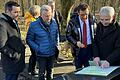 Landtagsvizepräsident Wolfgang Reinhart – hier bei einem gemeinsamen Vorort-Termin an der L 578 mit den Bürgermeistern Johannes Leibold (Großrinderfeld, links) und Volker Faulhaber (Kist, rechts) und Vertretern einer Bürgerinitiative – setzt sich weiterhin für einen Radwegneubau zwischen Gerchsheim und Kist ein.