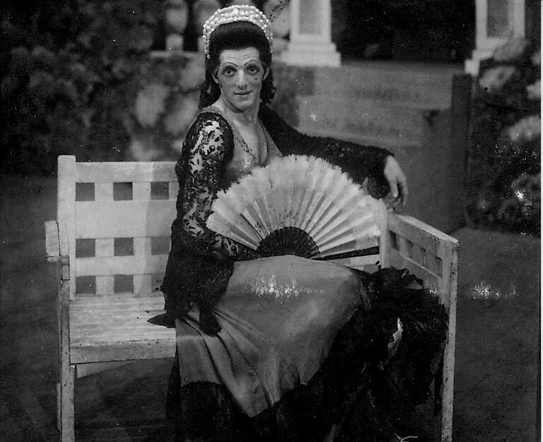 Carmen-Darsteller Fredd Wayne (Wiener) wirkte von 1954 bis 1999 in vielen Fernsehsendungen und Spielfilmen mit. Carmen-Darsteller Fredd Wayne (Wiener) wirkte von 1954 bis 1999 in vielen Fernsehsendungen und Spielfilmen mit.