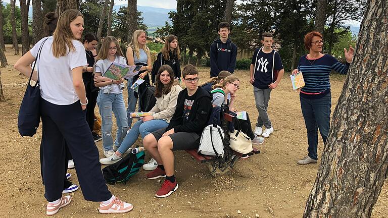 Die Austauschschüler bei einer Exkursion in Südfrankreich.