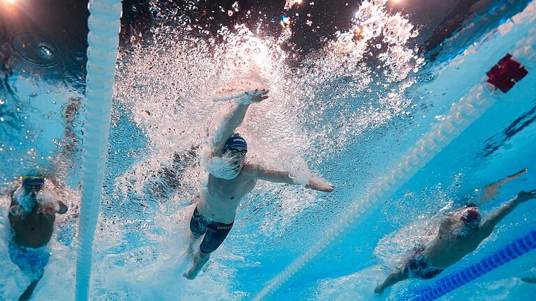 Paris 2024 - Schwimmen       -  Lukas Märtens war schon am Tag nach seinem Olympiasieg wieder gefordert.