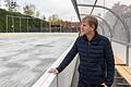 'Es wird Eis.' Bäder- und Eisbahn-Chef Jürgen Athmer inspiziert die neue Anlage am Nigglweg. Diese können die Schlittschuhläufer ab 5. November testen.&nbsp;