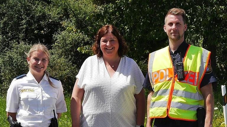 Organisatorin Anna Keller mit Mottens Bürgermeisterin Katja Habersack und Benedikt Alin von der Verkehrspolizei Schweinfurt - Organisatorin Anna Keller mit Mottens Bürgermeisterin Katja Habersack und Benedikt Alin von der Verkehrspolizei Schweinfurt Organisatorin Anna Keller mit Mottens Bürgermeisterin Katja Habersack und Benedikt Alin von der Verkehrspolizei Schweinfurt - Organisatorin Anna Keller mit Mottens Bürgermeisterin Katja Habersack und Benedikt Alin von der Verkehrspolizei Schweinfurt