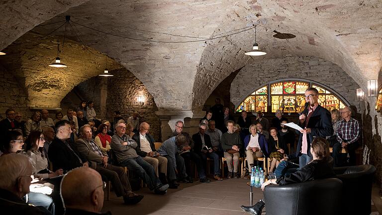 Gut besucht war der Max-Stern-Keller der Alten Universität Würzburg beim Kellergespräch von Main-Post und Juristen-Alumni über Künstliche Intelligenz.