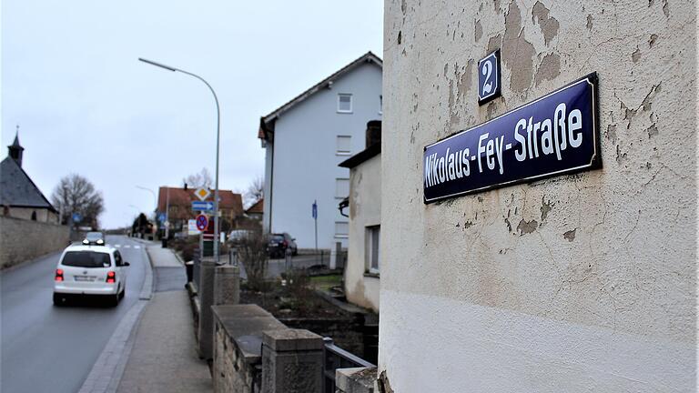 Keinen neuen Straßennamen: Der Markt Wiesentheid beschloss, die Nikolaus-Fey-Straße im Ortskern zu belassen. Als Zusatz soll künftig eine Hinweistafel auf Feys NS-Vergangenheit hinweisen.