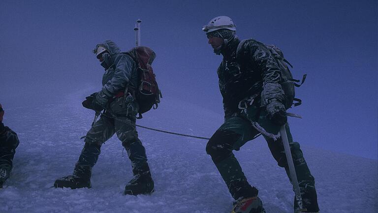 Dick eingepackt erreicht Peter Schöderlein im Jahr 2008 den Gipfel des Chimborazo in Ecuador, eines 6263 Meter hohen inaktiven Vulkans.