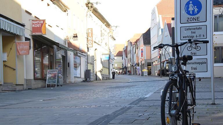 Der Publikumsverkehr findet auf dem Marktplatz statt, die Hohnstraße wird zu wenig wahrgenommen, stellte ein Mitarbeiter des Eine-Welt-Ladens fest.