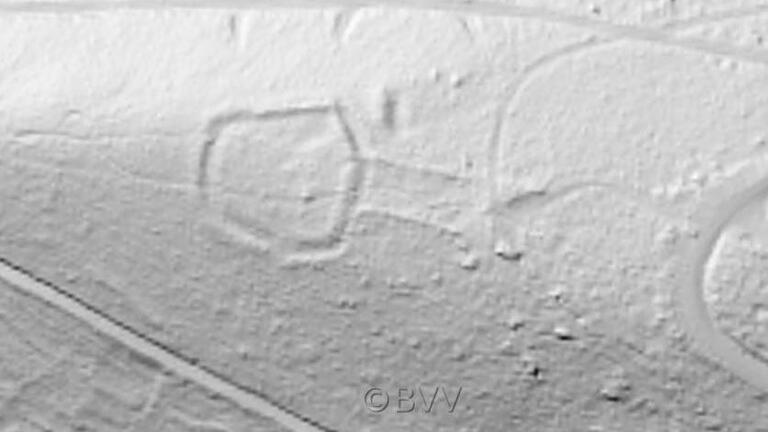 Das Geländerelief im Bayernatlas zeigt die Umrisse der Slorburg Das Geländerelief im Bayernatlas zeigt die Umrisse der Slorburg