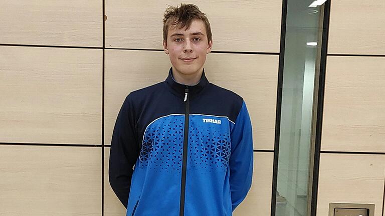 Johannes Zacharias vom SV Geroldshausen wurde zum Bezirksjugendsprecher gewählt. Johannes Zacharias vom SV Geroldshausen wurde zum Bezirksjugendsprecher gewählt.