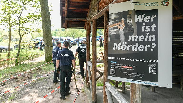 Plakate wie dieses hängen überall in Wörth und appellieren an mögliche Zeugen, sich bei der Polizei zu melden. Plakate wie dieses hängen überall in Wörth und appellieren an mögliche Zeugen, sich bei der Polizei zu melden.