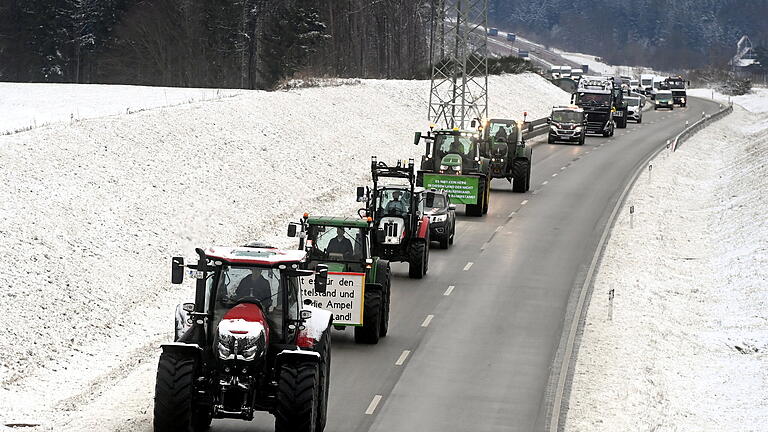 Bauernproteste Augsburg Land / Sonderseite.jpeg       -  Landauf, landab protestieren die Bauern gegen die Kürzungspläne der Ampel.