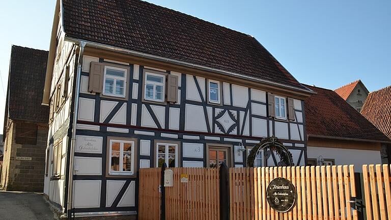 Ein Schmuckstück: das alte Grabenhöfchen in Stetten. Familie Kleyensteiber hat das jahrzehntelang leerstehende Bauernhaus saniert und in ein Ferienhaus umgewandelt.