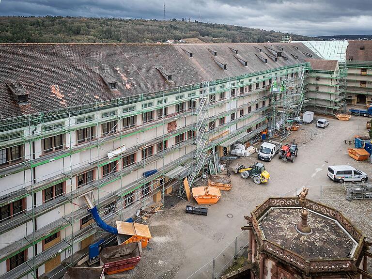 Der Süd- und Westflügel werden derzeit entkernt. Hier entstehen anschließend das Depot des Museums für Franken, die Verwaltungsräume und das Museumscafé.