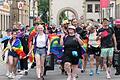 Rund 70 Menschen zogen durch die Haßfurter Innenstadt und forderten mehr Offenheit und Akzeptanz queeren Menschen gegenüber unter dem Motto 'Pride am Main, queer vereint'.
