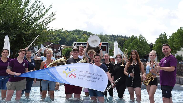 Die Nordbayerische Bläserjugend Haßberge war mit verschiedenen Mitmachaktionen und Instrumenten beim Aktionstag vor Ort. Außerdem gab eine kleine Gruppe der jungen Zeller Musikanten ein Standkonzert.