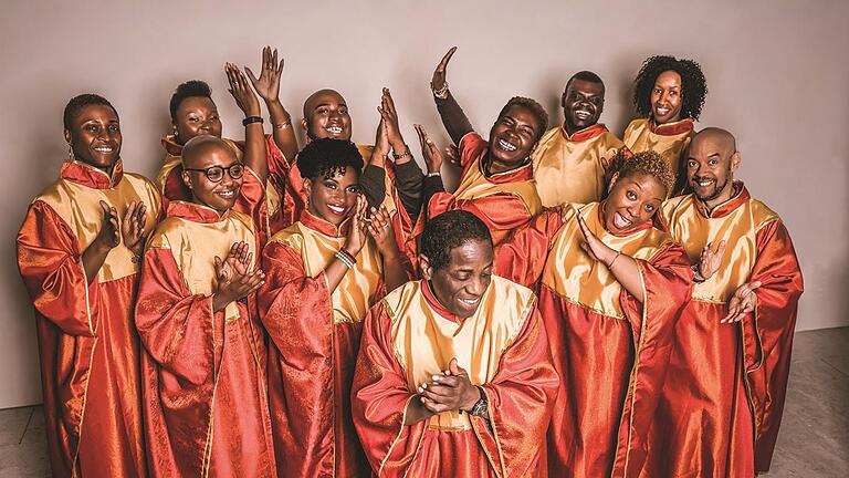 „Hallelujah“, Klassiker und sogar Schlager singen die Golden Voices of Gospel unter der Leitung von Reverend Dwight Robson am Samstag in der Orangerie in Fulda.       -  „Hallelujah“, Klassiker und sogar Schlager singen die Golden Voices of Gospel unter der Leitung von Reverend Dwight Robson am Samstag in der Orangerie in Fulda.